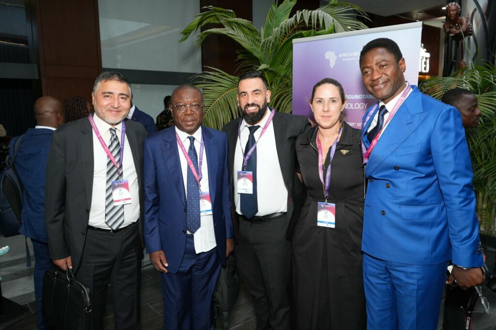 Mouard ABAOUI, Bouraima OUATTARA, Karim BENARRAS, Juliana COSSA et Ibrahim KERIM au CEO Forum Porteo Group